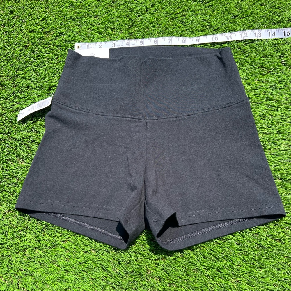 Aritzia TNA Hold-It Atmosphere High-Rise 3 inch Shorts